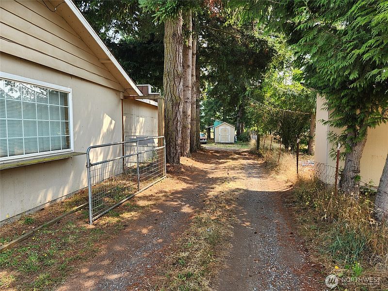 3rd image of 273 W Bartlett