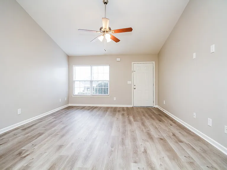 913 Birchmill Point S — Photo 4