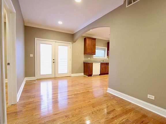 5th image of 816 N Hermitage Ave APT 1R