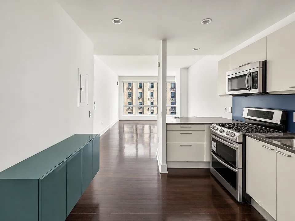 350 W 42nd St #14D