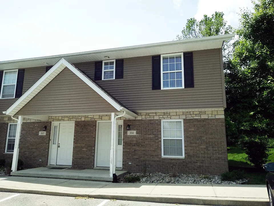 1250 W Adams Hill Cir #304