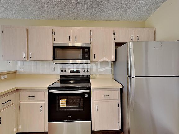 3rd image of 300 Miami Pl