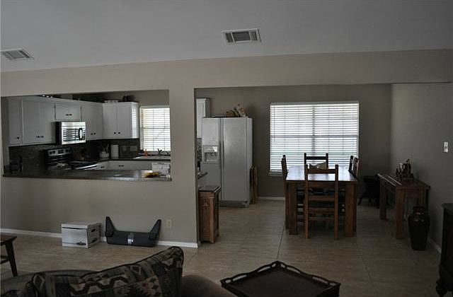 2nd image of 8807 El Rey Blvd