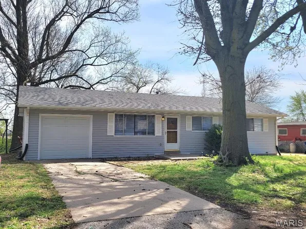 22 Westview Dr, Saint Charles, MO 63303