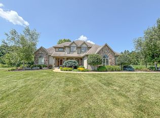 N63W27461 Scholl Ct, Sussex, WI 53089