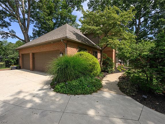 3rd image of 4063 Dunoon Cir NW
