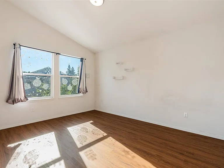 14414 E Burnside St — Photo 22