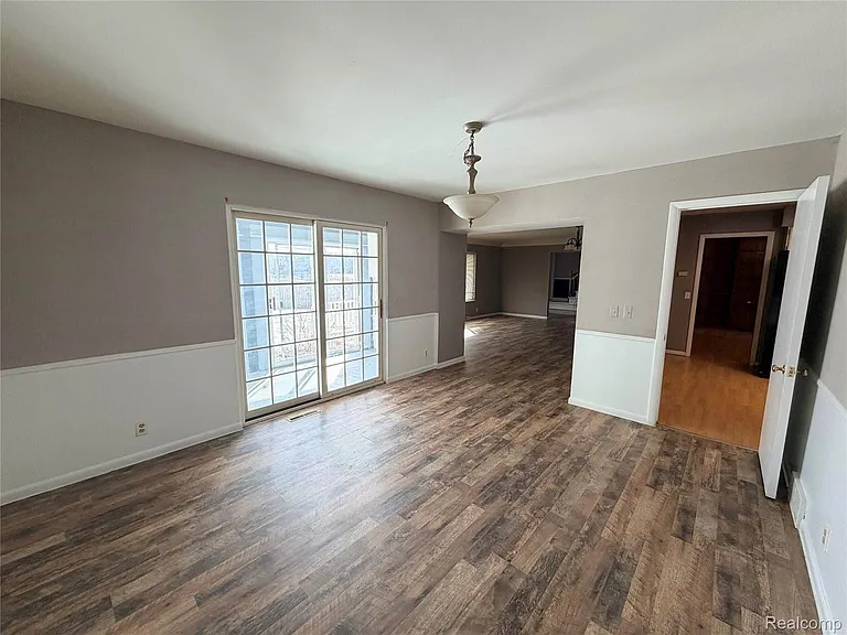 1080 W Highland Rd — Photo 12