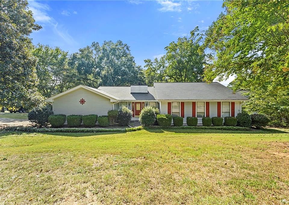 1st image of 793 Chesterfield Dr