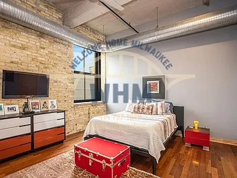 239 E Chicago St #307 — Photo 7