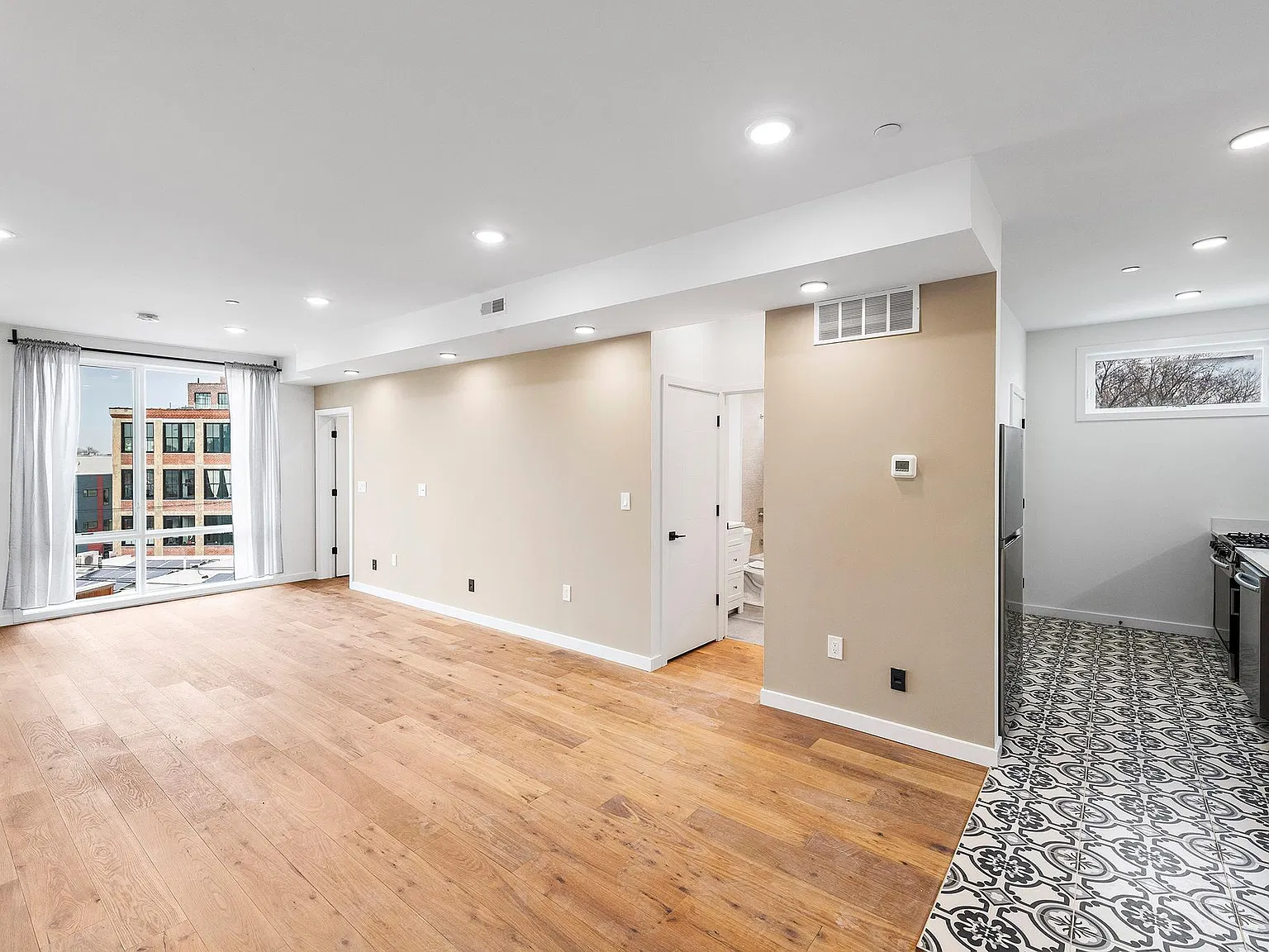 438 Memphis St — Photo 2