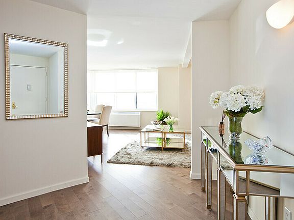 3rd image of 1 River Pl APT 1111