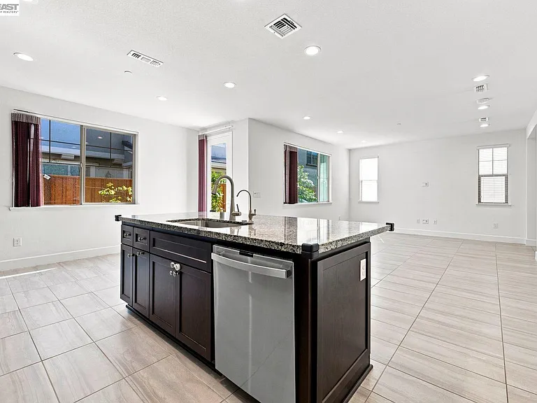 33 W Roccolino Ln — Photo 19