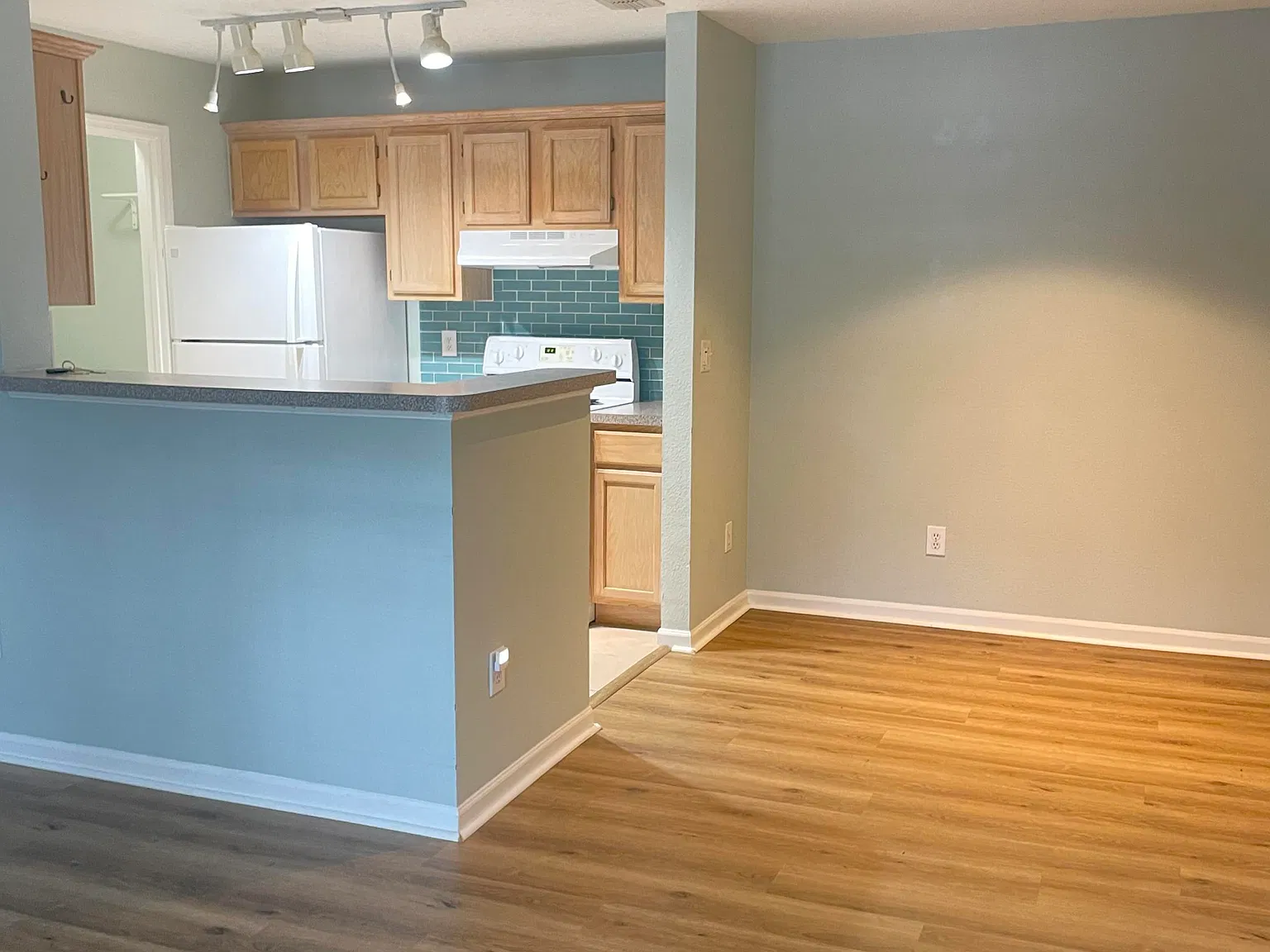 1 bed, 1.5 bath, 665 sqft, $1,175 — Photo 3