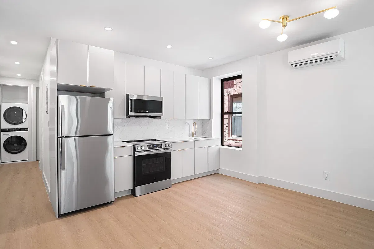 972 Montgomery Street — Photo 1