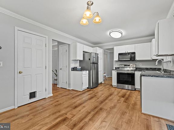 5th image of 9024 Mullen Rd