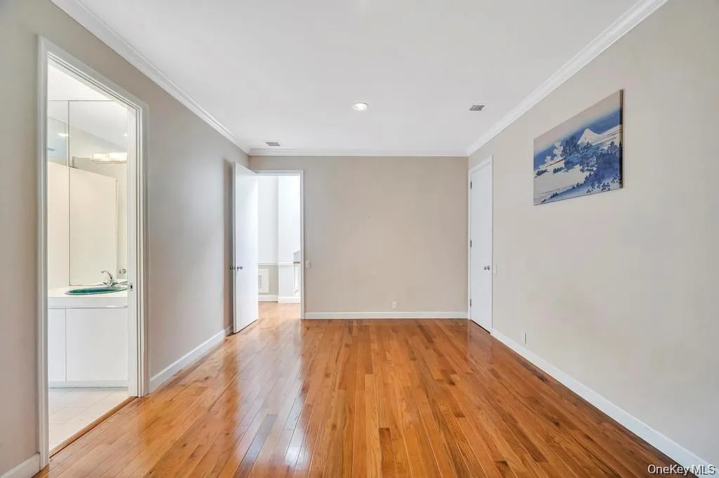 6 bed, 5914 sqft, $15,500 — Photo 2