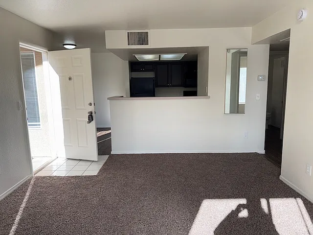 1 bed, 1.5 bath, 750 sqft, $1,275 — Photo 3