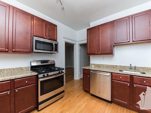 3rd image of 1314 W Waveland Ave