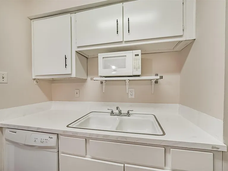 6410 Del Monte Dr #89 — Photo 26