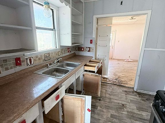 4th image of 523 Avondale