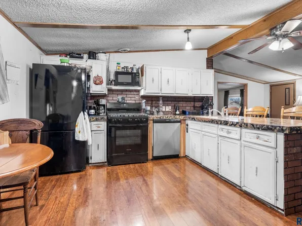 300 N Dogwood Pl, Sioux Falls, SD 57107