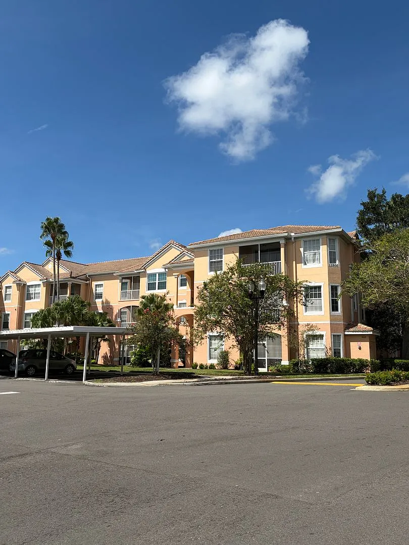 Lovely 3 Bedroom 2 Bath Condo — Photo 2
