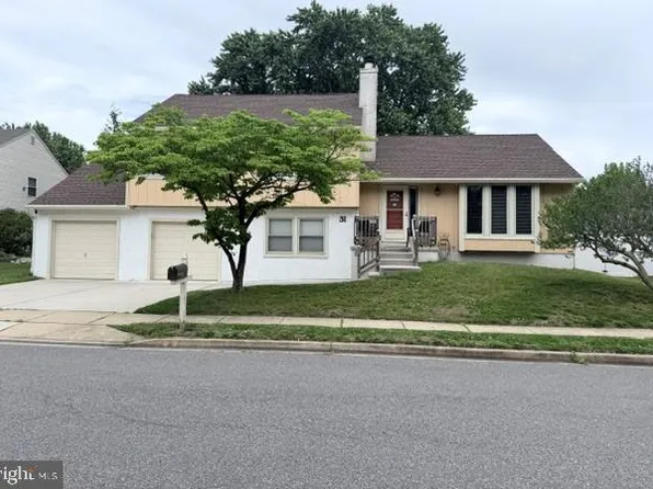 31 Gardenia Dr, Mount Laurel, NJ 08054