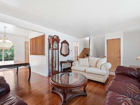 4th image of 5417 Walshire Dr