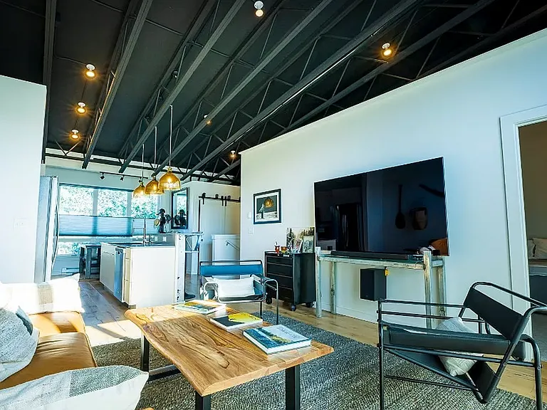 613 Nikles Drive — Photo 3