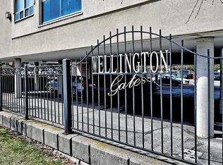 160 Wellington St E #212, Aurora, ON