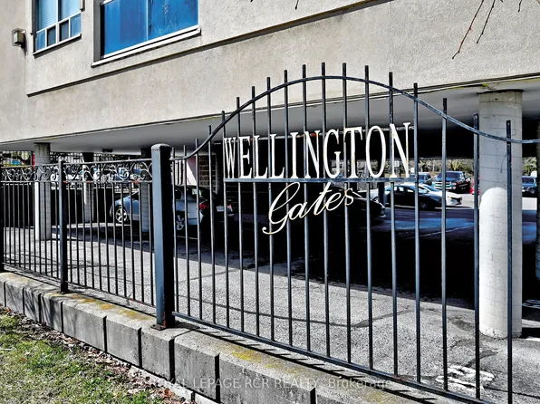 160 Wellington St E #212, Aurora, ON L4G 1J3