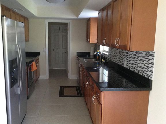 Kitchen w/Granite Countertops