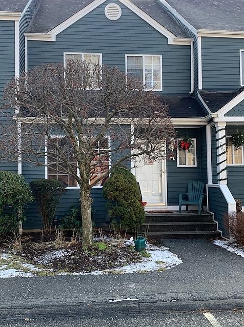 1st image of 702 Kensington Ct