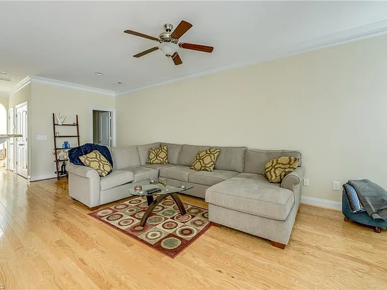 1135 Heritage Path Ln — Photo 14