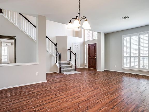 3rd image of 10018 Forrest Dr