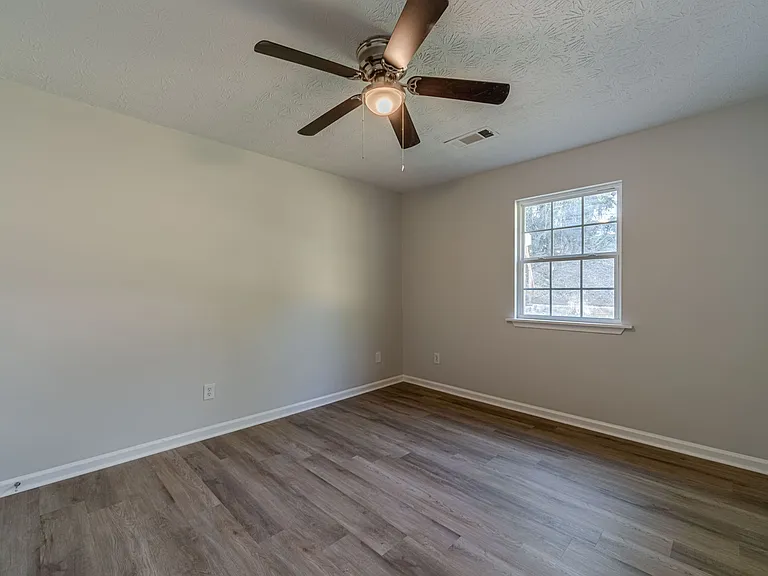 594 Harvard Dr — Photo 12