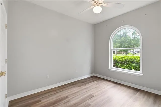 1555 Marigny Ave — Photo 10