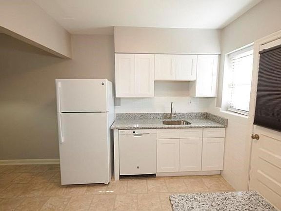 3rd image of 5819 Lindenwood Ave APT 1S