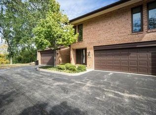 1828 Wildberry Dr, Glenview, IL 60025