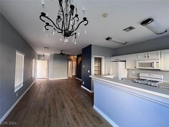 3rd image of 2570 Velez Valley Way