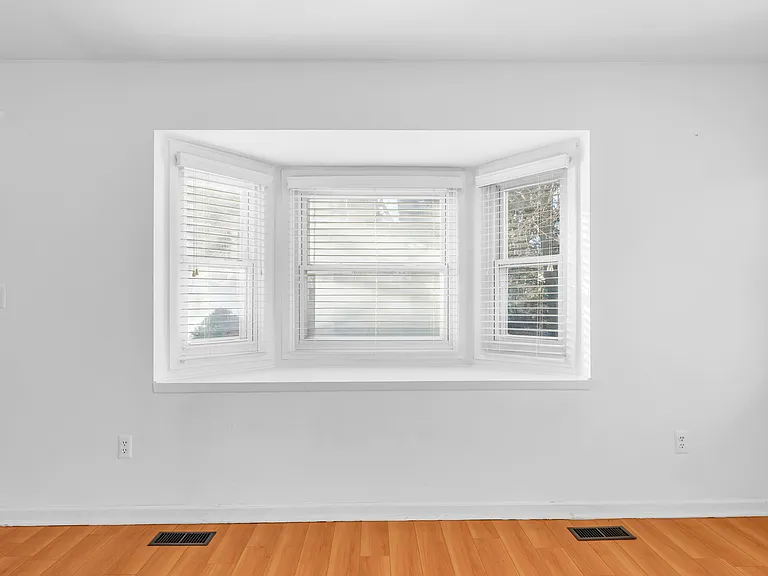 1592 Brentwood Dr — Photo 15