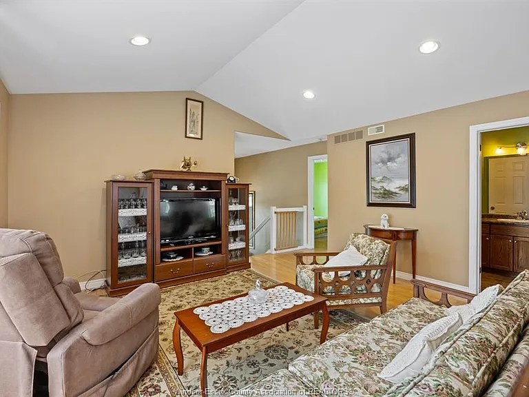 2315 Kevin St — Photo 7