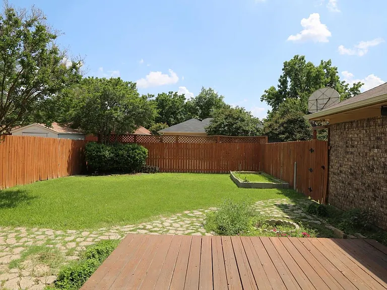 629 Coats St — Photo 8