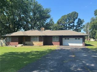 218 Leawood Dr, Parsons, KS 67357