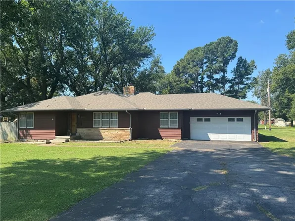 218 Leawood Dr, Parsons, KS 67357