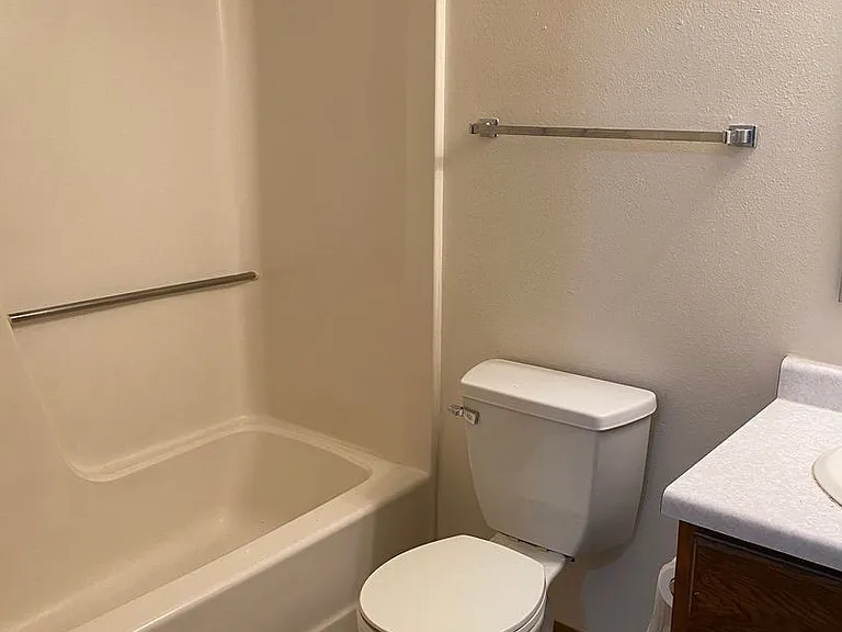 Ashwood Apartments — Photo 39