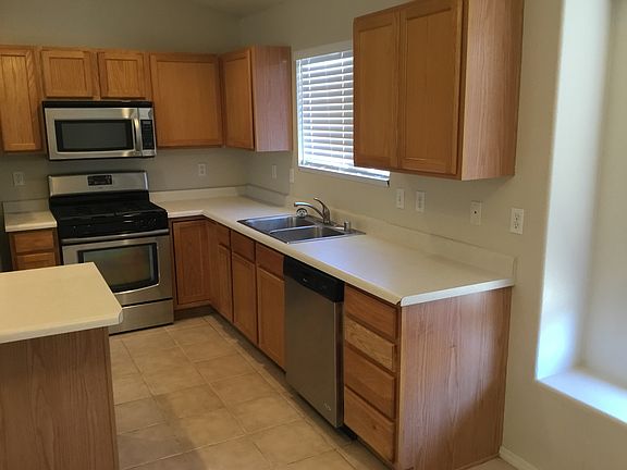 2nd image of 804 Ocate Meadows Dr NE