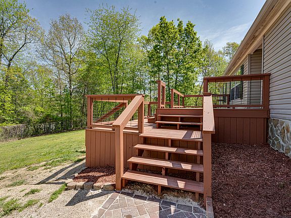 3rd image of 879 Ponderosa Dr