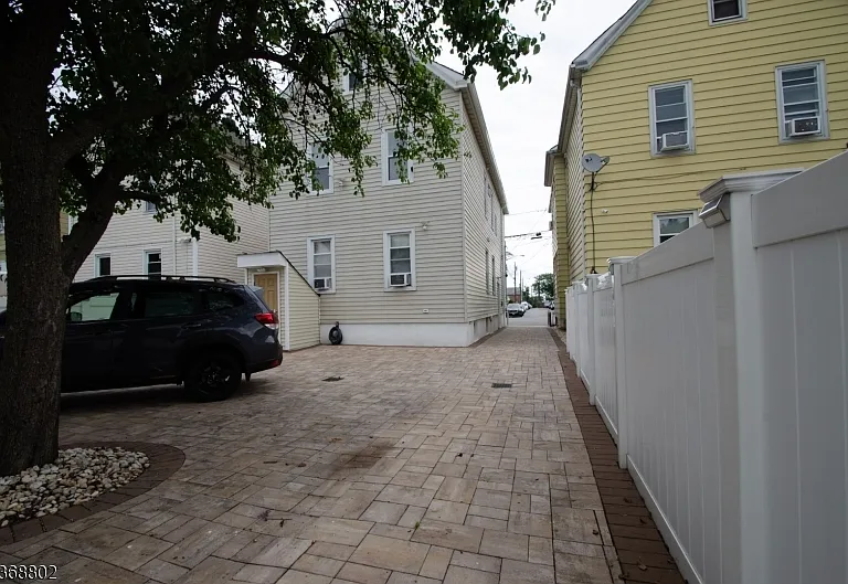 74 Harrison Pl #2 — Photo 13
